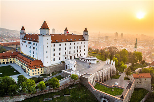 Xuất khẩu lao động Slovakia: Mức Lương, Chi phí